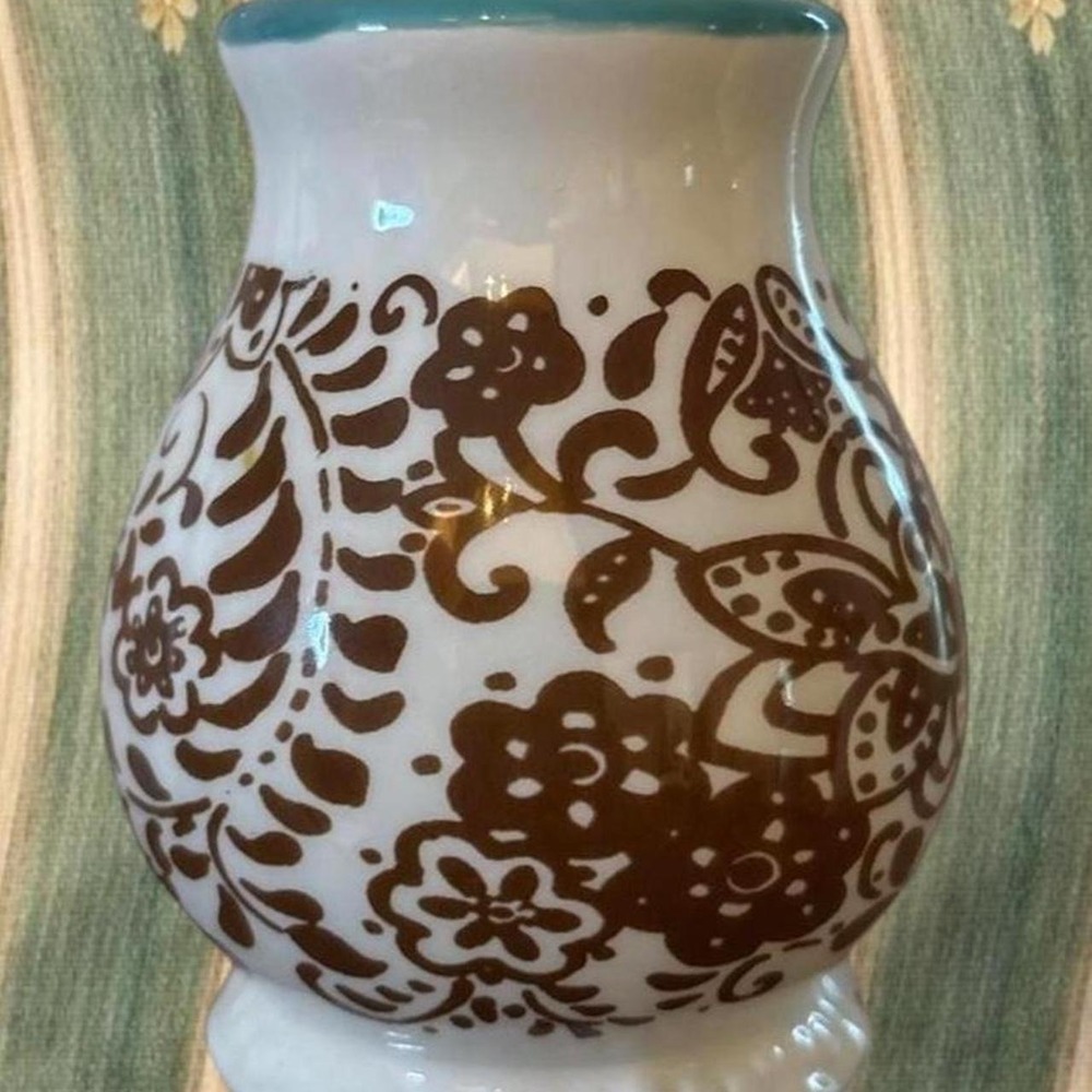 Pioneer woman flea market salt shaker Brown and white floral